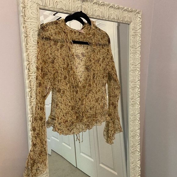 Guess Tops - EUC Guess 100% silk vintage floral blouse